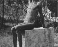 Sitzender Jüngling aus Kupfer getrieben und geschweißt 1960 - FG KAH-HSIFG.