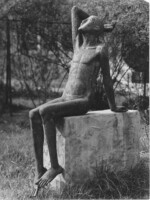 Sitzender Jüngling aus Kupfer getrieben und geschweißt 1960 - FG KAH-HSIFG.