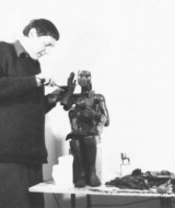 Sitzende mit Hund Wachs 1975 - FG unbk.