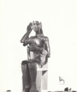 Sitzende mit Hund Wachs 1975 - FG unbk.