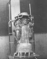 Glockenfigur nach dem Guß - KA. FG unbkt.