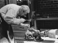 Beim Ausputzen der Glockenfigur - FG UK.